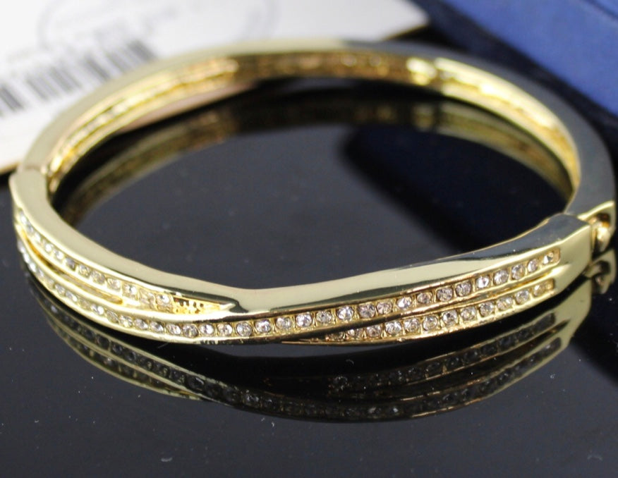 Gold with twist bangle -HT00360
